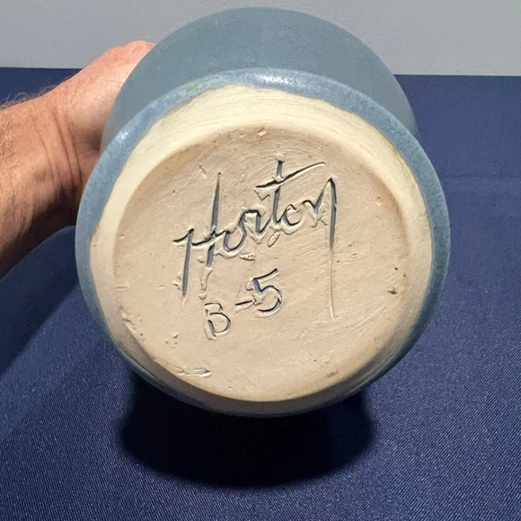 Vintage Signed Horton B-5 Elegant Blue Ceramic Vase - Picture 4 of 8